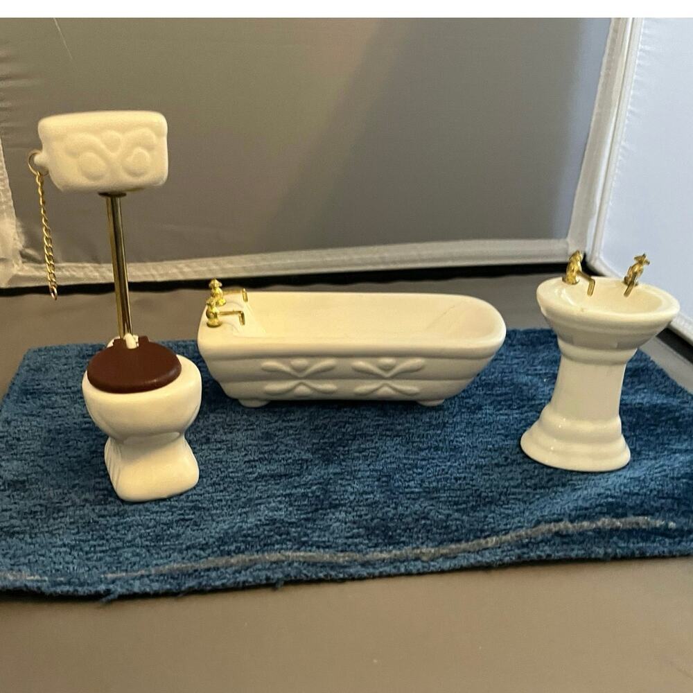 Vintage Porcelain Doll House Bathroom Toilet‎ Opening Lid Chain, Sink and Tub